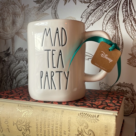 RAE DUNN/DISNEY Alice In Wonderland Mug - Picture 2 of 4